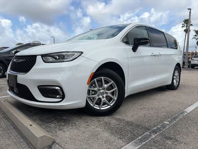 Used 2024 Chrysler Pacifica Touring-L