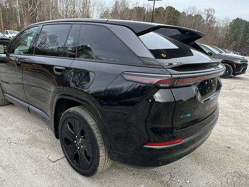 Used 2024 Jeep Wagoneer Launch Edition image 10