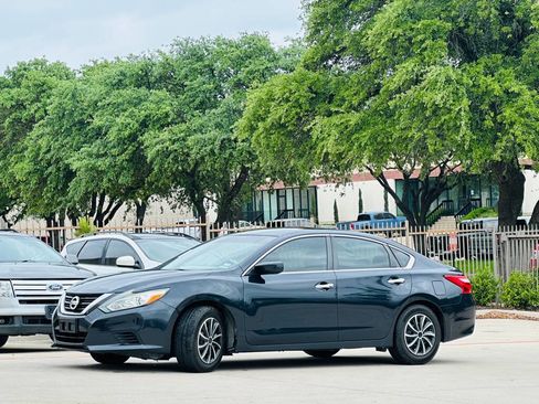 Used 2017 Nissan Altima 2.5 S w/ Power Driver Seat Package FWD image 4