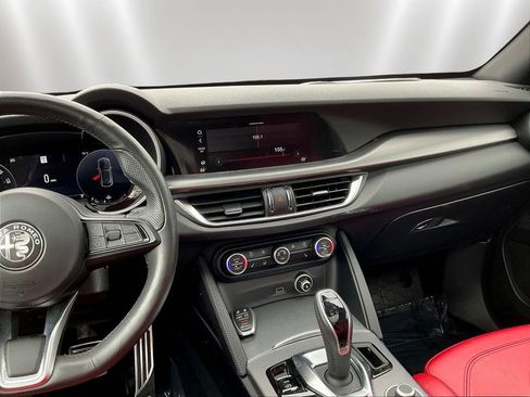 Used 2024 Alfa Romeo Stelvio Veloce AWD/4WD image 9