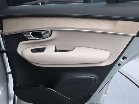 New 2026 Volvo XC90 B6 Plus w/ Protection Package Premier image 13