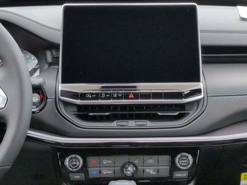 New 2026 Jeep Compass Latitude image 17