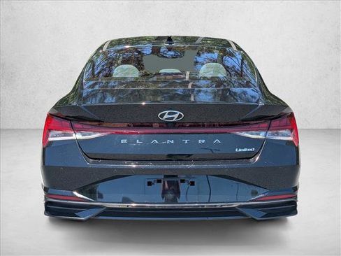 Used 2023 Hyundai Elantra Limited w/ Cargo Package FWD image 5