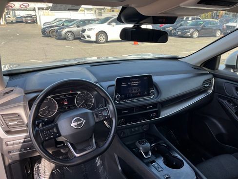 Used 2025 Nissan Rogue SV FWD image 35