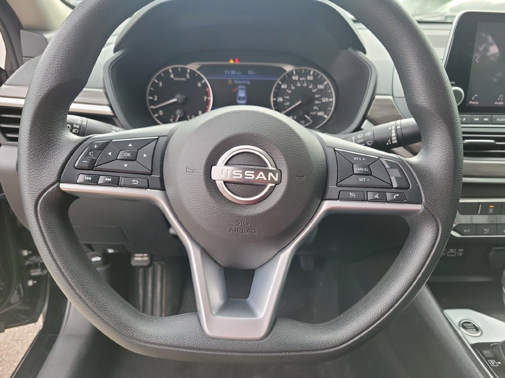 Used 2025 Nissan Altima 2.5 SV FWD image 32