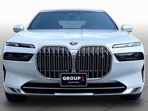 Used 2024 BMW i7 eDrive50 RWD image 3