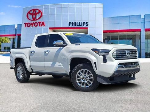 Used 2025 Toyota Tacoma Limited AWD/4WD image 1