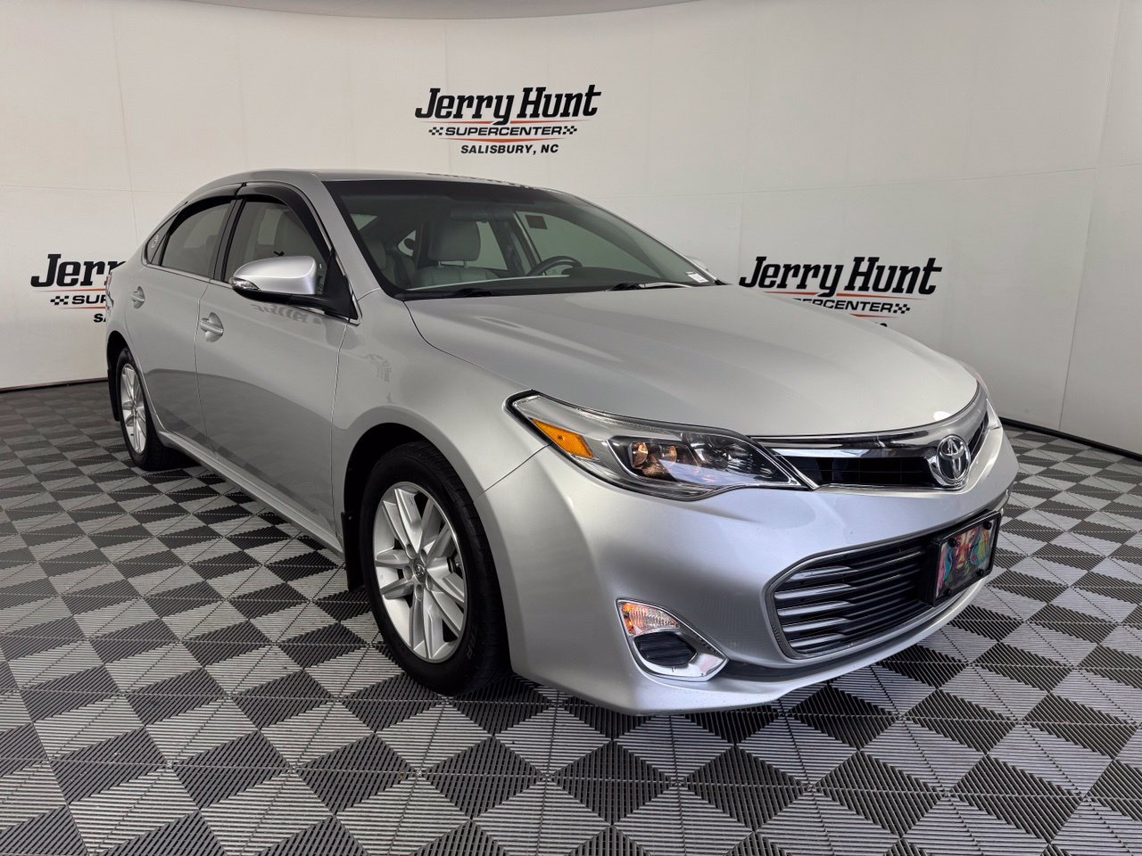 Used 2013 Toyota Avalon XLE FWD image 5