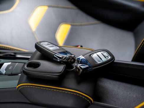 Used 2022 Lamborghini Huracan EVO RWD image 20