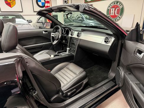 Used 2006 Ford Mustang GT Premium image 13