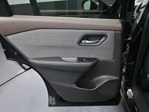 Used 2023 Nissan Rogue SV image 26