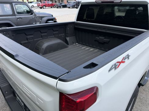 Used 2021 Chevrolet Silverado 1500 LT w/ Bed Protection Package AWD/4WD image 9