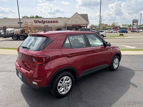 Used 2021 Hyundai Venue SE FWD image 5