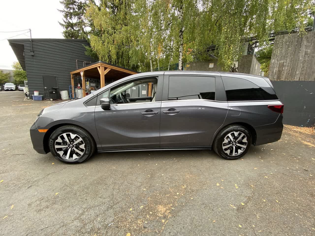 Used 2025 Honda Odyssey EX-L image 3