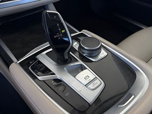 Used 2020 BMW 740i image 30