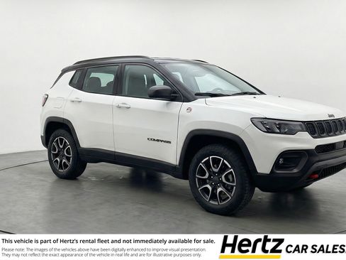 Used 2025 Jeep Compass Trailhawk AWD/4WD image 1