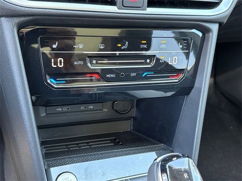 New 2025 Volkswagen Taos SE image 39