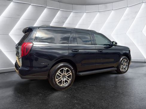 Used 2025 Ford Expedition Active image 5