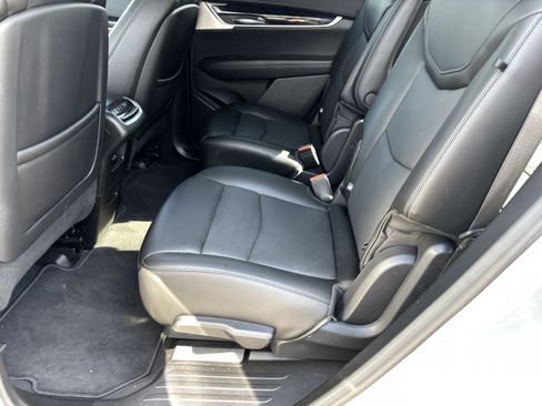 Used 2025 Cadillac XT6 Premium Luxury image 15