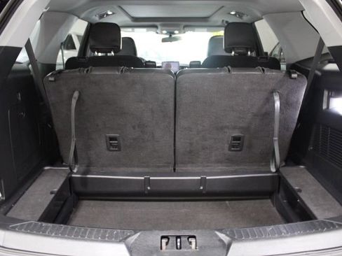 Used 2022 Ford Explorer XLT w/ Equipment Group 202A image 12