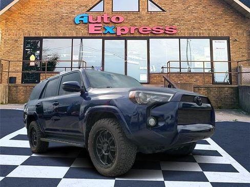 Used 2017 Toyota 4Runner SR5 AWD/4WD image 1