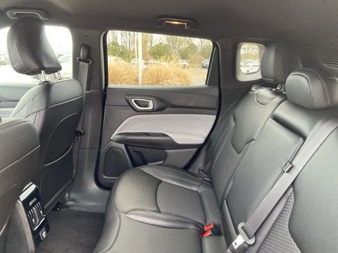 Used 2024 Jeep Compass Latitude image 16