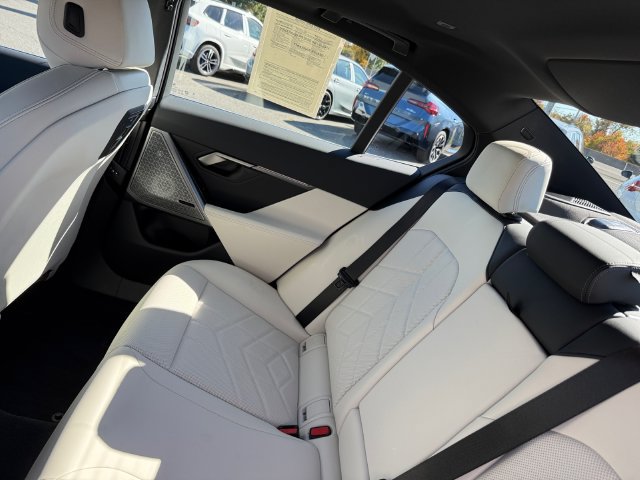 Certified 2026 BMW 530i xDrive w/ Premium Package AWD/4WD image 24