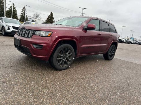 Certified 2021 Jeep Grand Cherokee Laredo X image 1