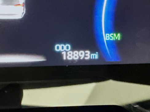 Used 2025 Toyota RAV4 XLE image 19