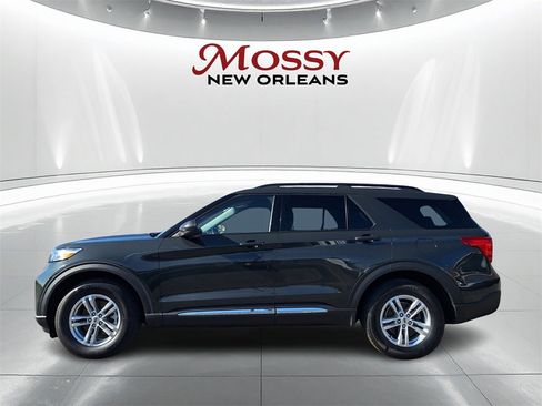 Used 2022 Ford Explorer XLT w/ Equipment Group 202A image 8