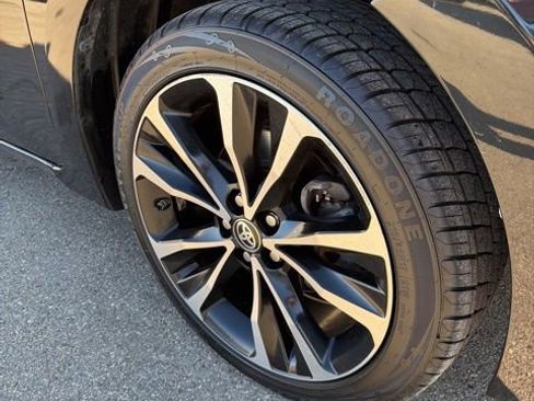 Used 2018 Toyota Corolla SE w/ SE Premium Package image 10