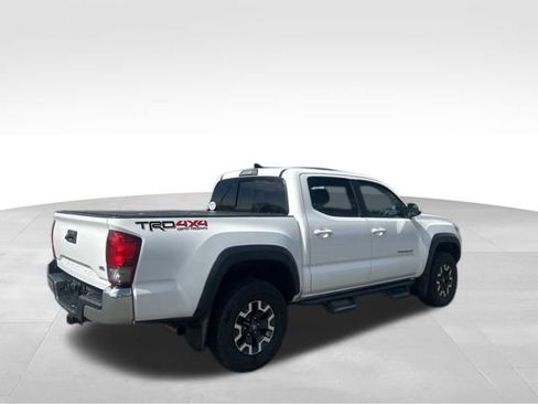 Used 2017 Toyota Tacoma TRD Off-Road w/ Tow Package (A/T) image 5