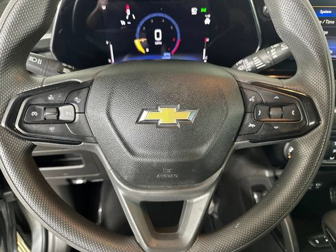 Used 2025 Chevrolet TrailBlazer LT AWD/4WD image 16
