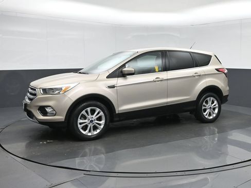 Used 2017 Ford Escape SE AWD/4WD image 3