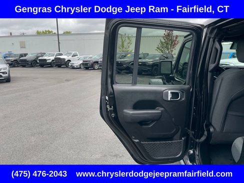 Used 2024 Jeep Wrangler Unlimited AWD/4WD image 40
