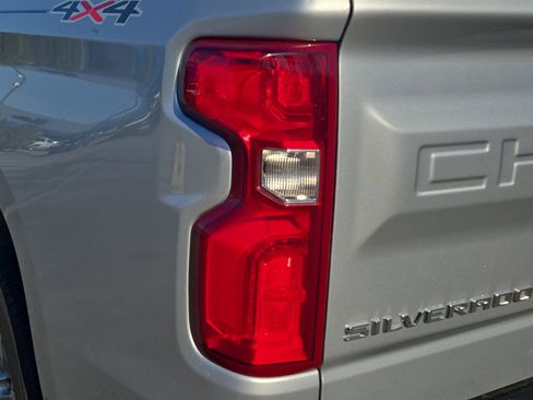 Used 2021 Chevrolet Silverado 1500 RST image 12