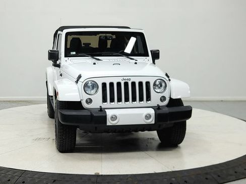 Used 2016 Jeep Wrangler Sahara w/ Connectivity Group AWD/4WD image 3