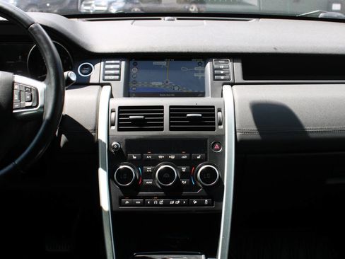 Used 2017 Land Rover Discovery Sport SE image 15
