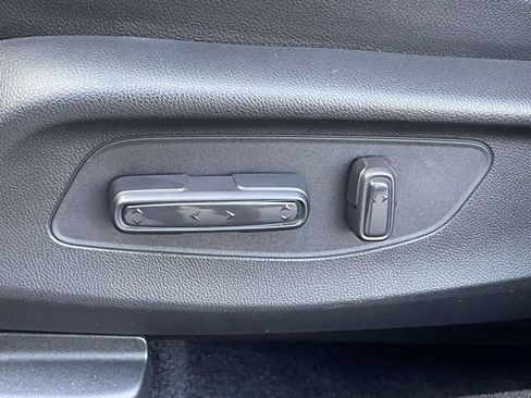Used 2025 Honda HR-V EX-L image 16