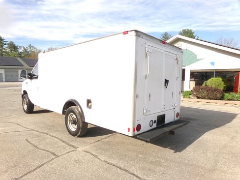 Used 2014 Ford E-350 and Econoline 350 Super Duty w/ Power Windows & Locks Group image 3