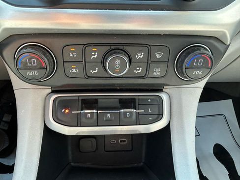 Used 2020 GMC Acadia SLT FWD image 25