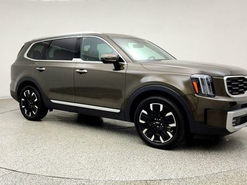 Used 2025 Kia Telluride SX w/ SX Captain's Chair Package AWD/4WD image 3