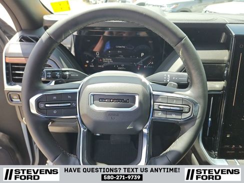 Used 2025 GMC Yukon XL Denali AWD/4WD image 17