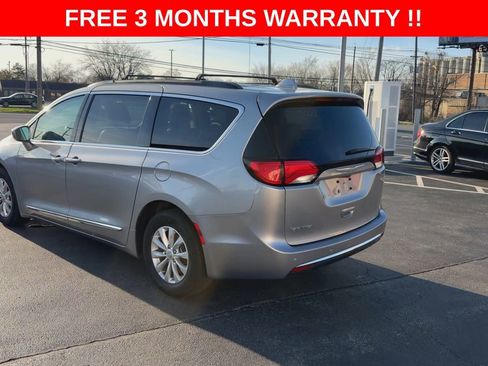 Used 2017 Chrysler Pacifica Touring-L w/ 13 Speaker Alpine Sound Group image 6