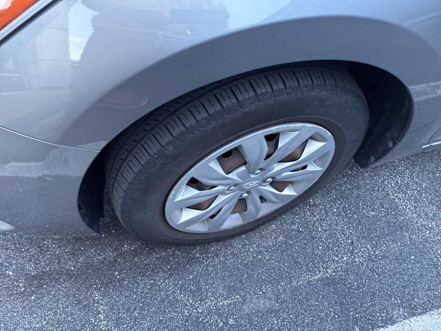 Used 2021 Hyundai Accent SE FWD image 6