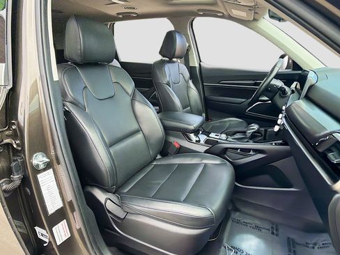 Used 2025 Kia Telluride S image 35