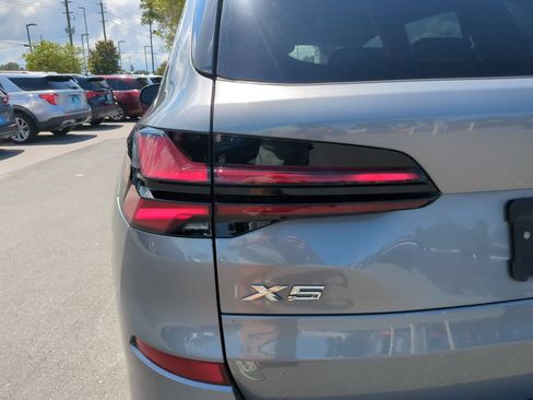 Used 2024 BMW X5 sDrive40i w/ M Sport Package RWD image 11