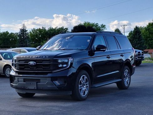Used 2025 Ford Expedition Active AWD/4WD image 3