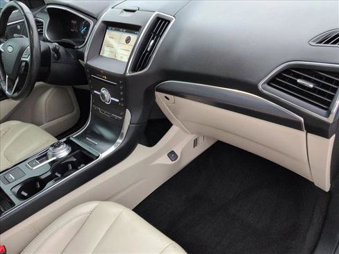 Used 2019 Ford Edge Titanium image 23