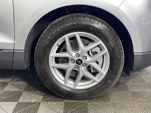 Used 2024 Ford Edge SEL w/ Convenience Package image 7